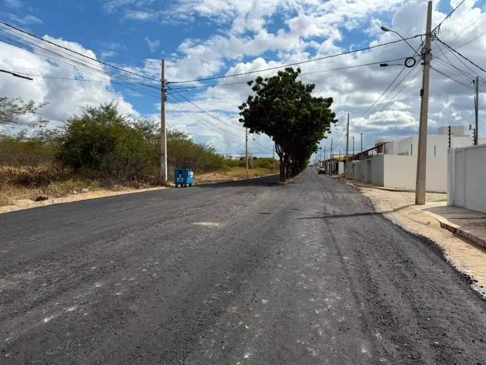 Prefeitura de Patos inicia asfaltamento e construção de bosque no Luar de Angelita, no bairro Novo Horizonte
