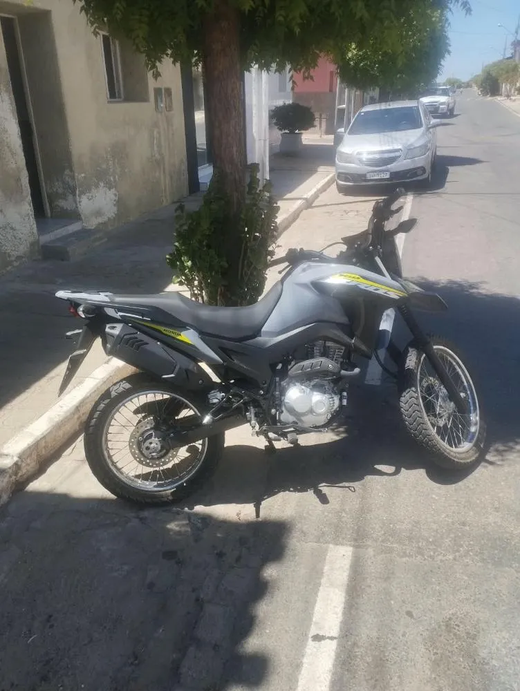 Polícia Militar localiza motocicleta suspeita de ter sido usada em roubo ocorrido em Condado