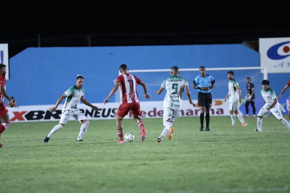 “Honraram a camisa”: Marco César vê “nova cara” no Esporte de Patos após empate no clássico