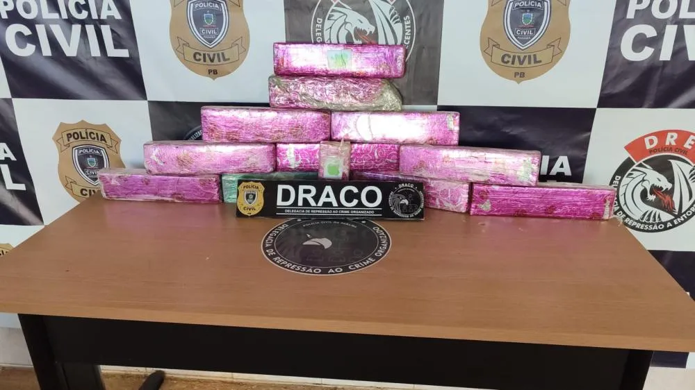 DRACO apreende 10 kg de maconha e intercepta carga ilícita em van que fazia linha entre Brejo do Cruz e Patos