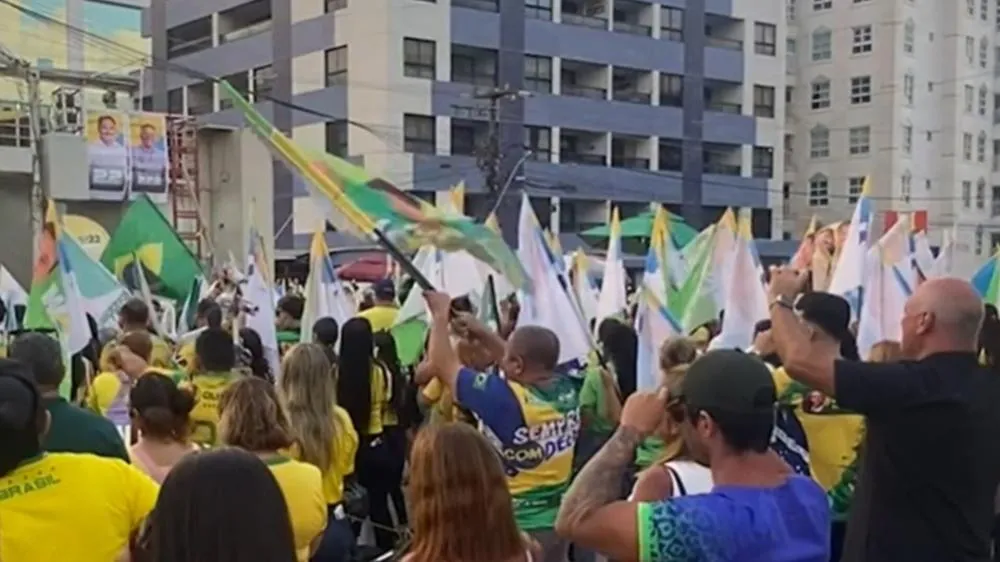 Manifestação no Busto de Tamandaré em João Pessoa — Foto: Reprodução/TV Cabo Branco