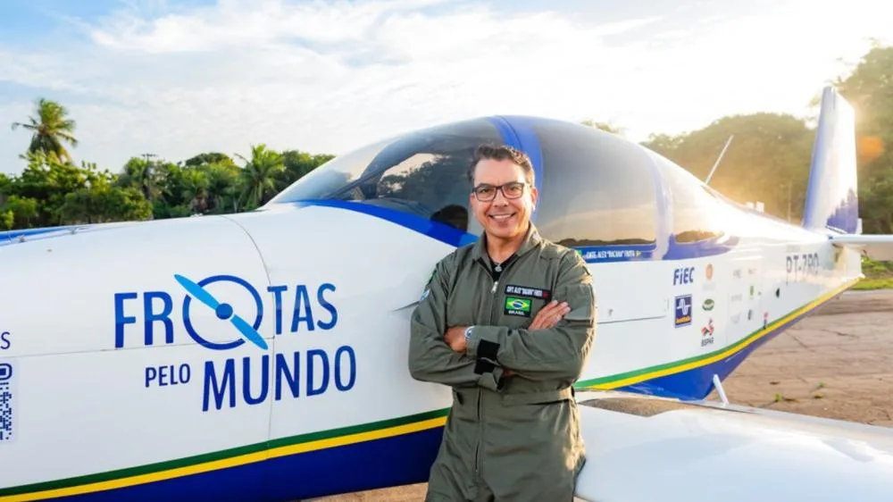 Brasileiro dá volta ao mundo sozinho em monomotor e retorno ao país tem parada em João Pessoa, na PB — Foto: Divulgação/Alex Bacana