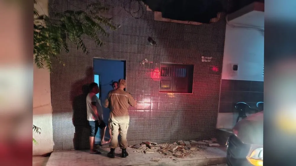 Mãe e bebê recebem alta após serem atingidos por escombros durante passagem de trio elétrico em Patos