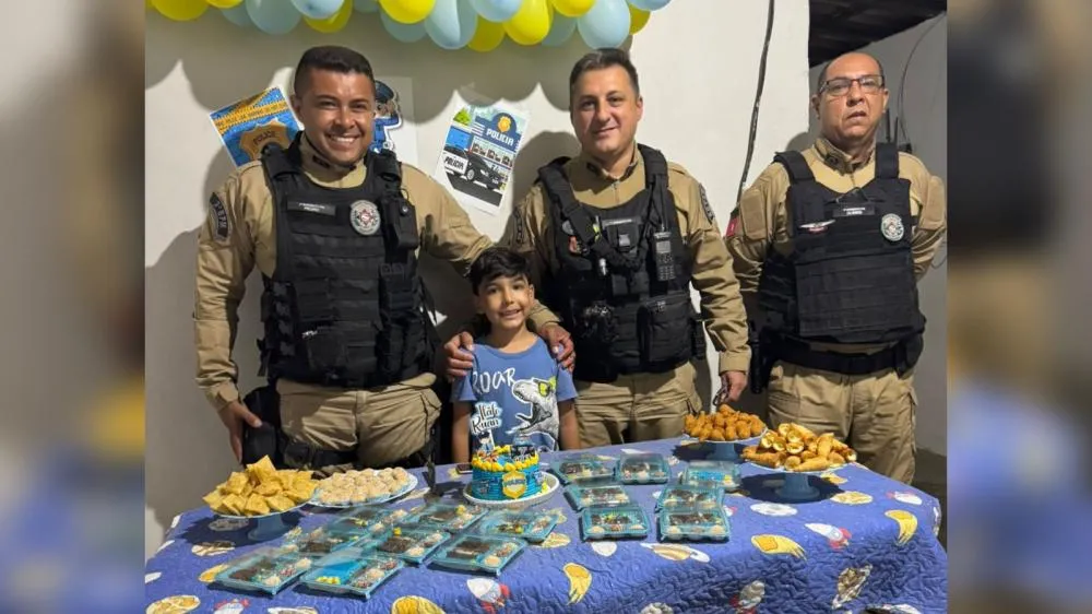 Polícia Militar surpreende criança admiradora da corporação durante festa de aniversário em Patos