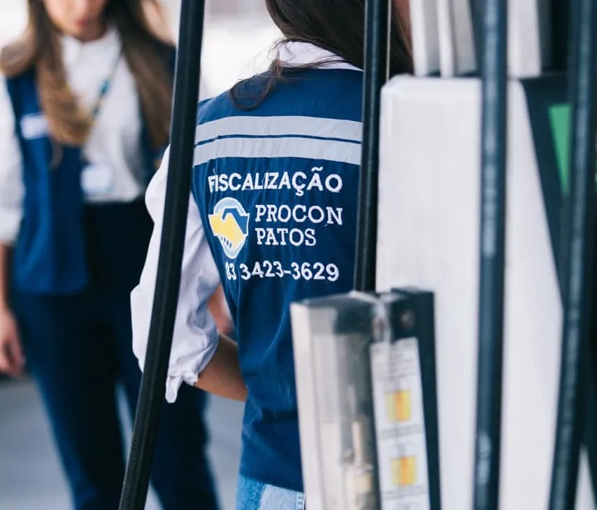 Procon fiscaliza postos de combustíveis e identifica elevação de preço; um estabelecimento foi autuado