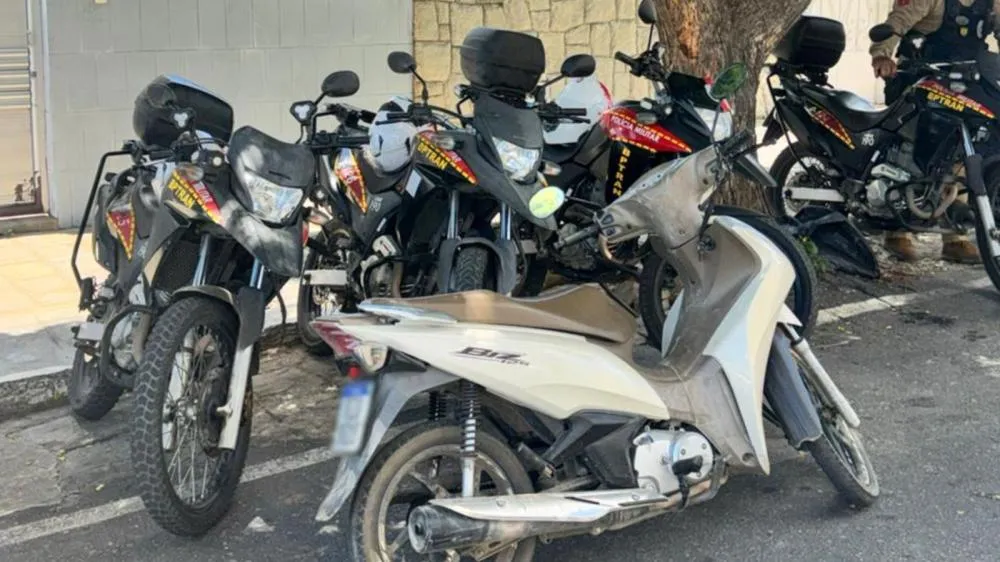 Motocicleta com sinais de adulteração é apreendida pela CPTRAN no bairro Monte Castelo, em Patos