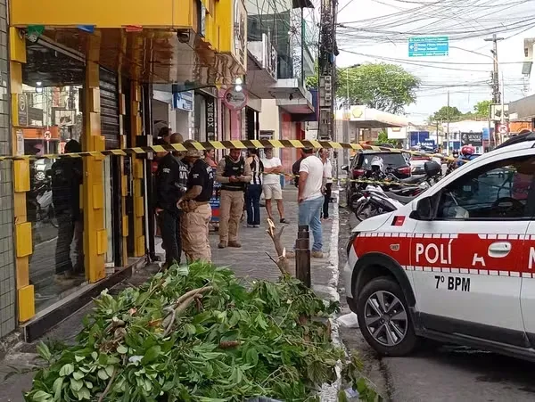 Suspeito de assalto é morto por policial à paisana em loja no Centro de Santa Rita, na Grande João Pessoa