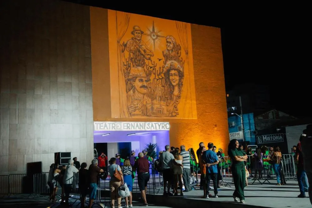 Teatro Municipal Ernani Sátyro é inaugurado em Patos com show de Petrúcio Amorim