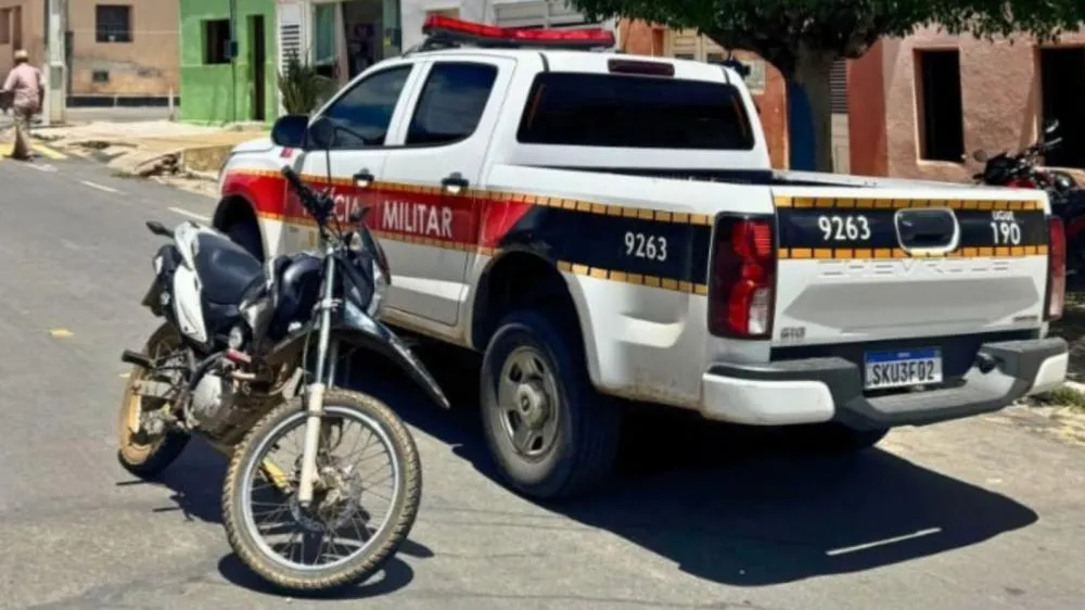 PM recupera em São José da Lagoa Tapada moto roubada no Pernambuco