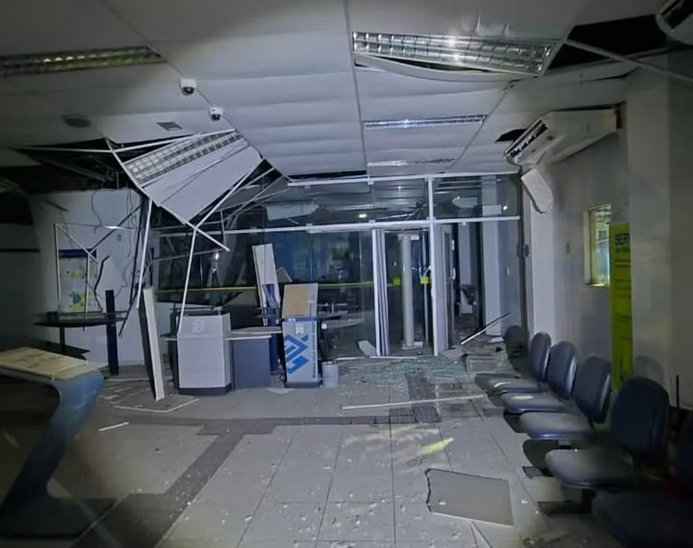 Ataque com explosivos deixa agência do Banco do Brasil completamente destruída no Agreste da Paraíba