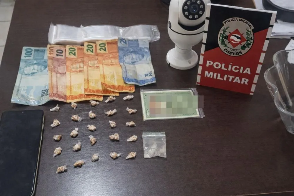 Polícia Militar prende suspeito por tráfico de drogas no bairro Santo Antônio, em Patos