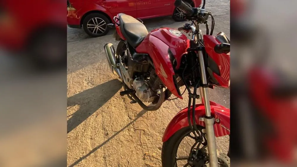 Dupla de cara limpa assalta jovem e roubam motocicleta no bairro Monte Castelo, em Patos