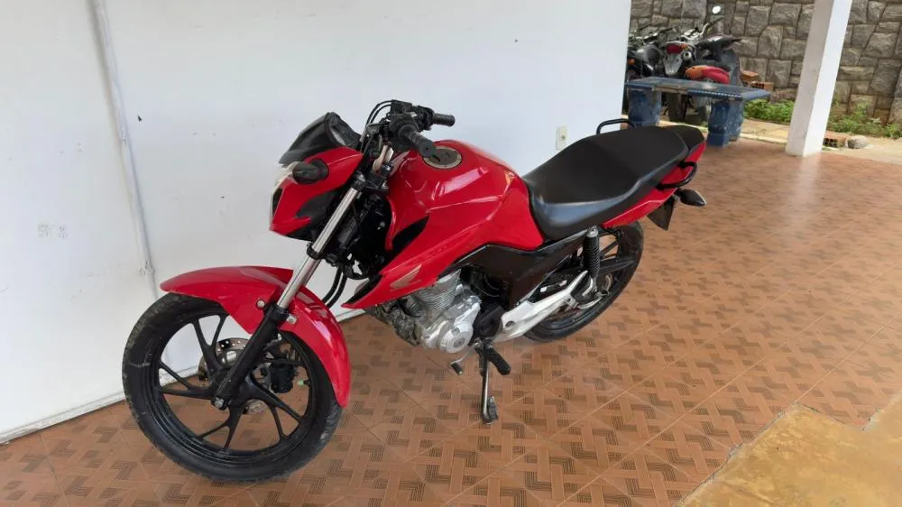 Polícia Militar recupera em Patos motocicleta roubada no bairro Monte Castelo