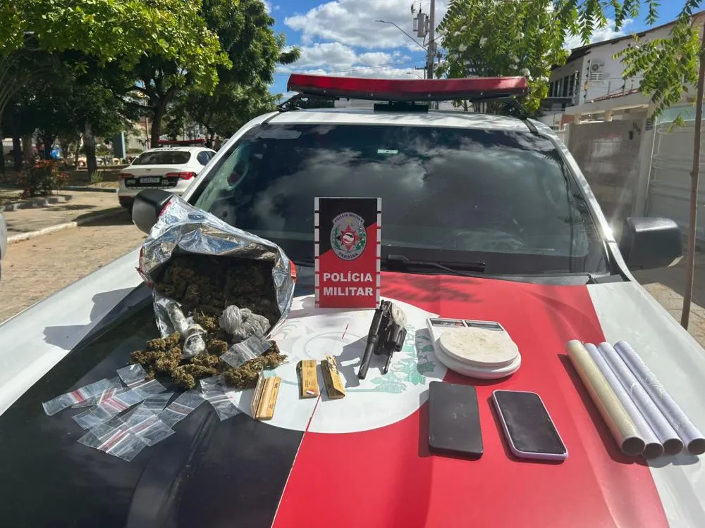 PM prende homem com revólver e drogas no bairro Jardim Queiroz, em Patos
