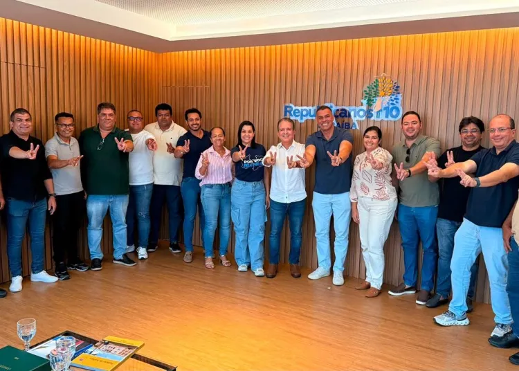 Denise Ribeiro e Major Sidnei reúnem 13 vereadores de Sapé para anunciar apoio a Nabor Wanderley e Hugo Motta